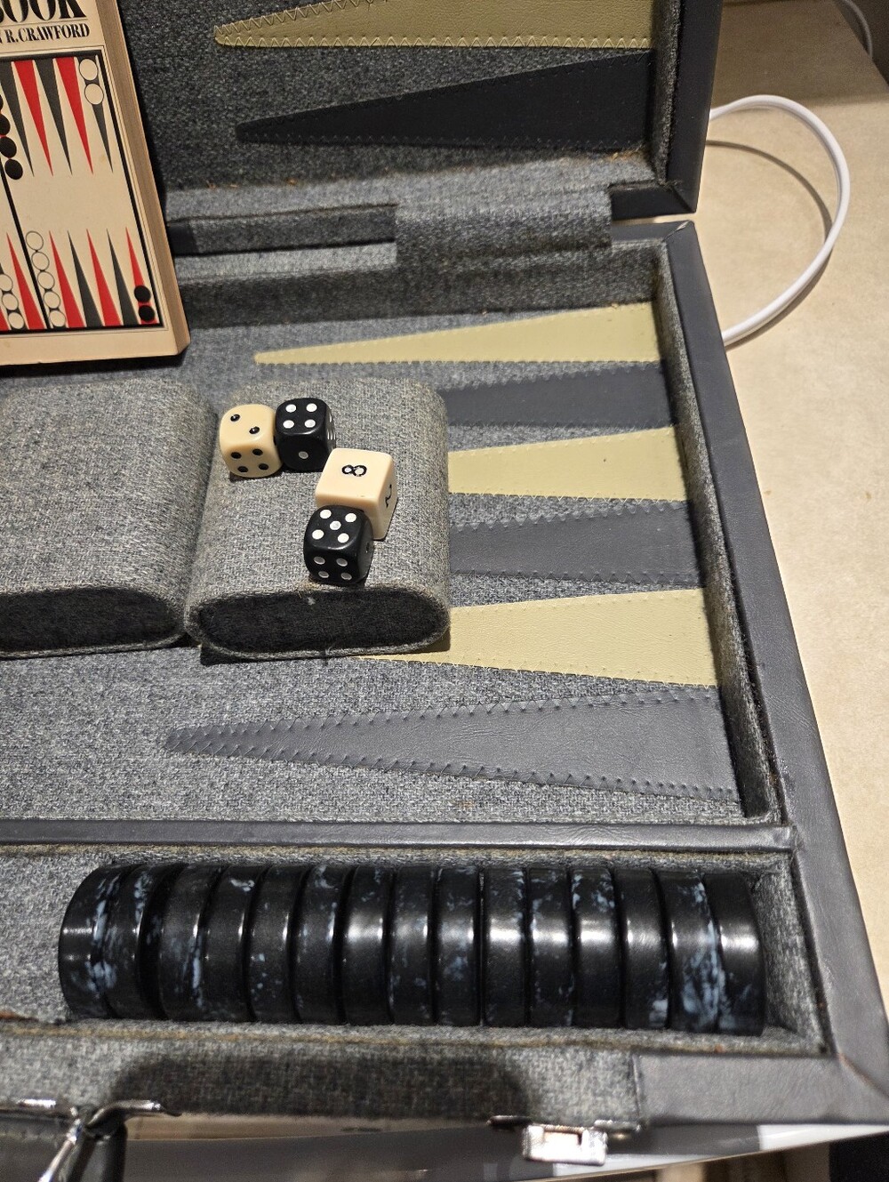 Deluxe Backgammon Set & Tutorial Book Never Used - Picture 5 of 9